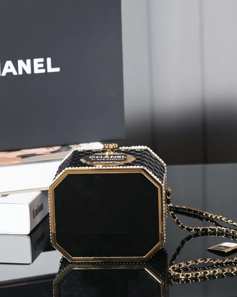 Chanel Cosmetic Bags Snug 55092