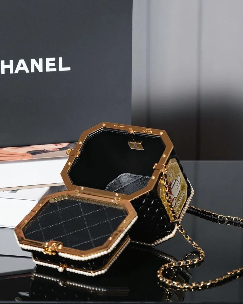 Chanel Cosmetic Bags Snug 55092