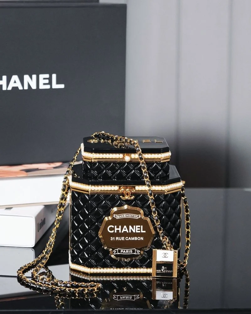 Chanel Cosmetic Bags Snug 55092