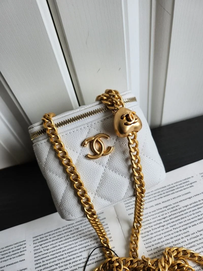 Fashionable Chanel Cosmetic Bags 55056