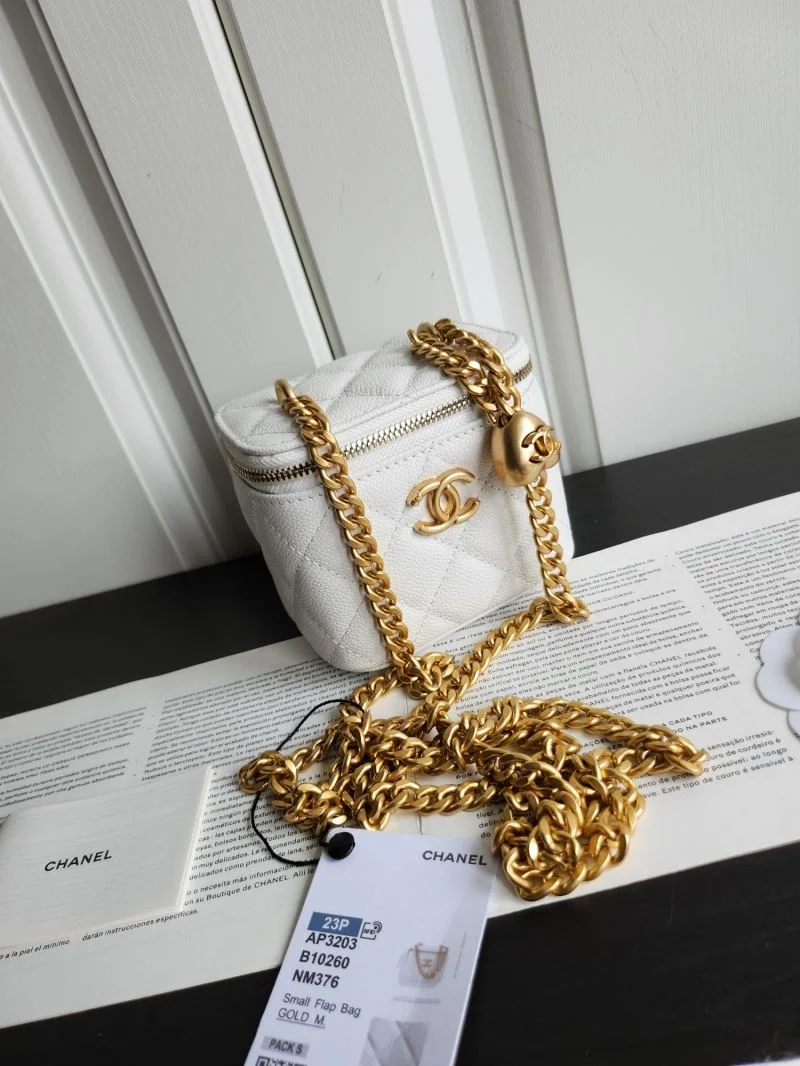 Fashionable Chanel Cosmetic Bags 55056