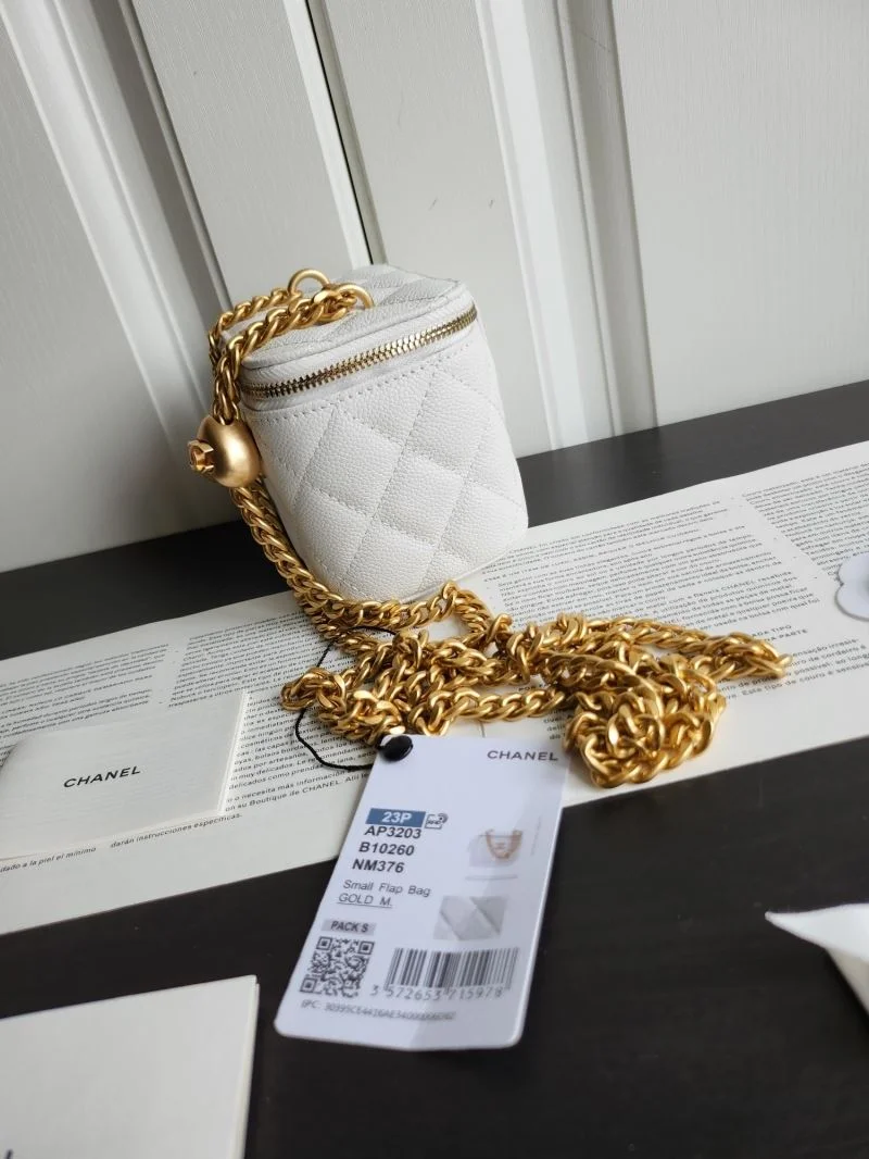 Fashionable Chanel Cosmetic Bags 55056