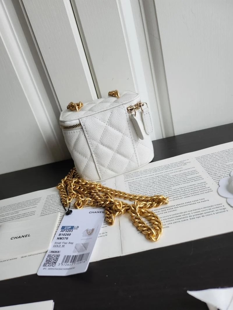 Fashionable Chanel Cosmetic Bags 55056