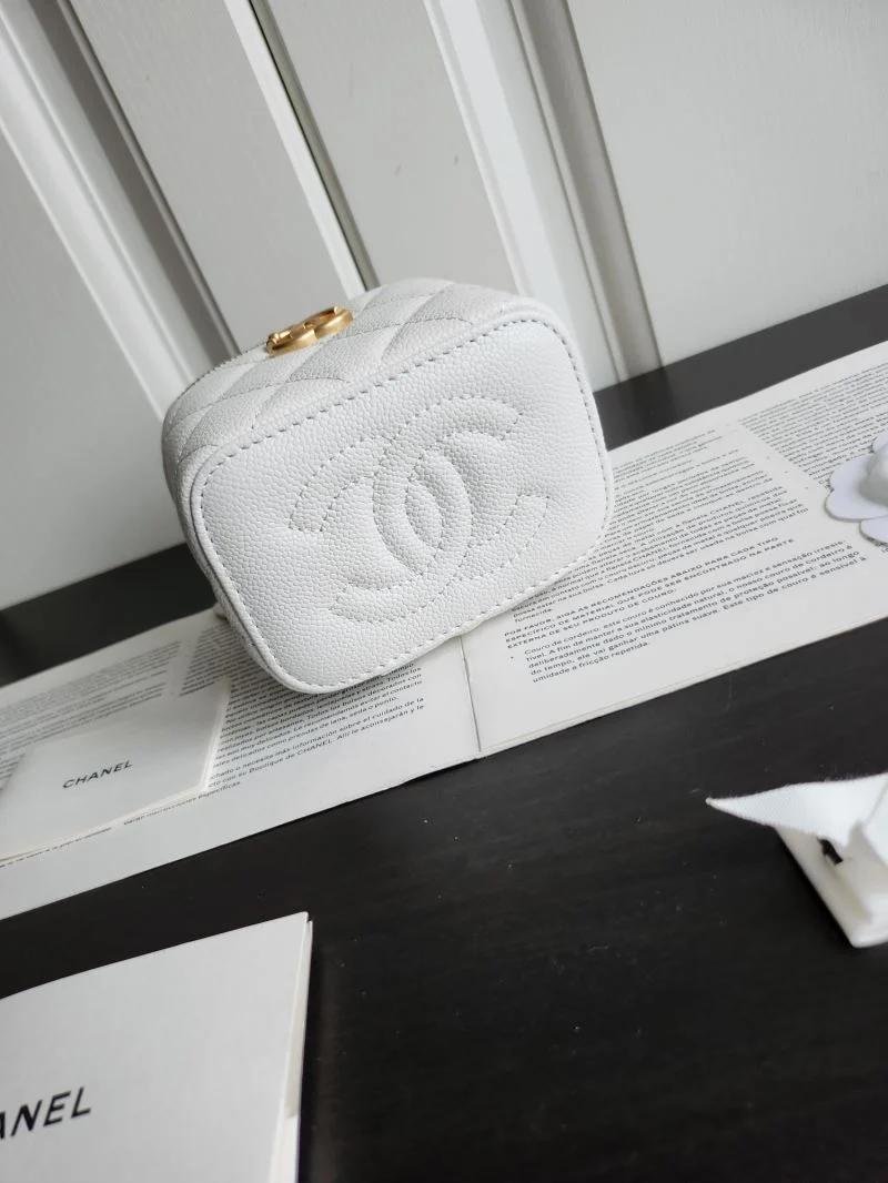 Fashionable Chanel Cosmetic Bags 55056