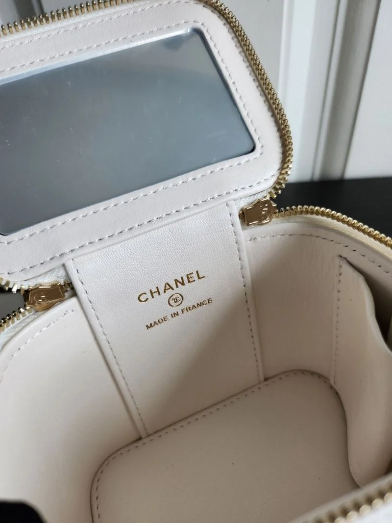 Fashionable Chanel Cosmetic Bags 55056