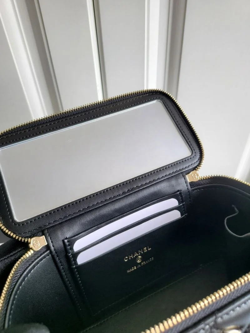 Lightweight Chanel Cosmetic Bags 55070