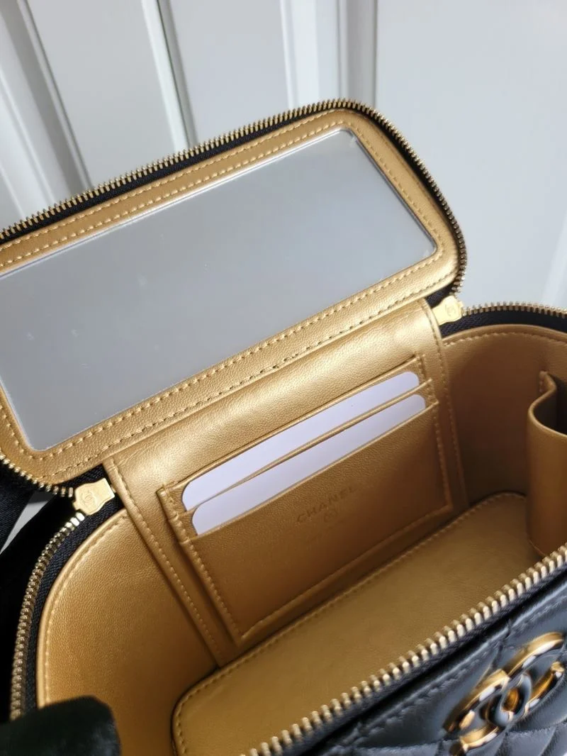 Chanel Cosmetic Bags FreshLook 55054