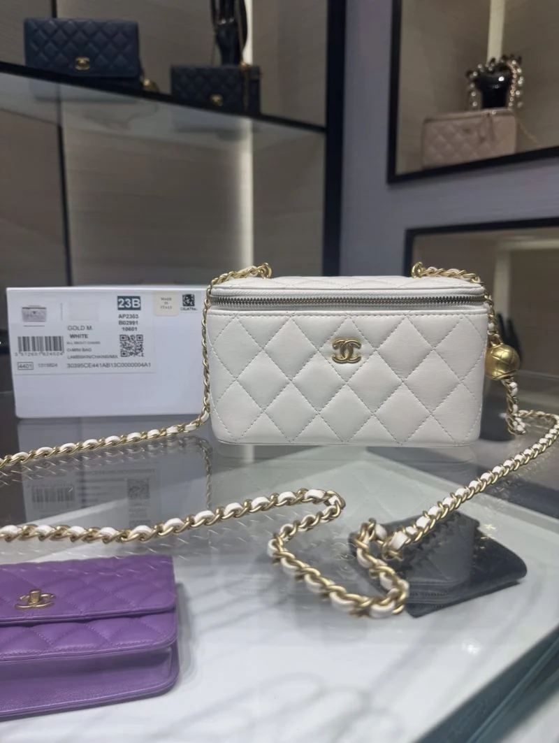 Chanel Cosmetic Bags Elegant 55029