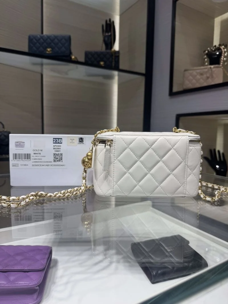 Chanel Cosmetic Bags Elegant 55029