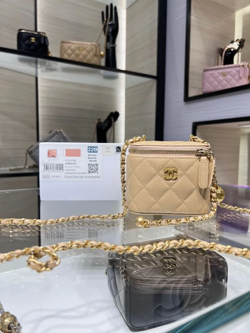 Elegant Chanel Cosmetic Bags 55027