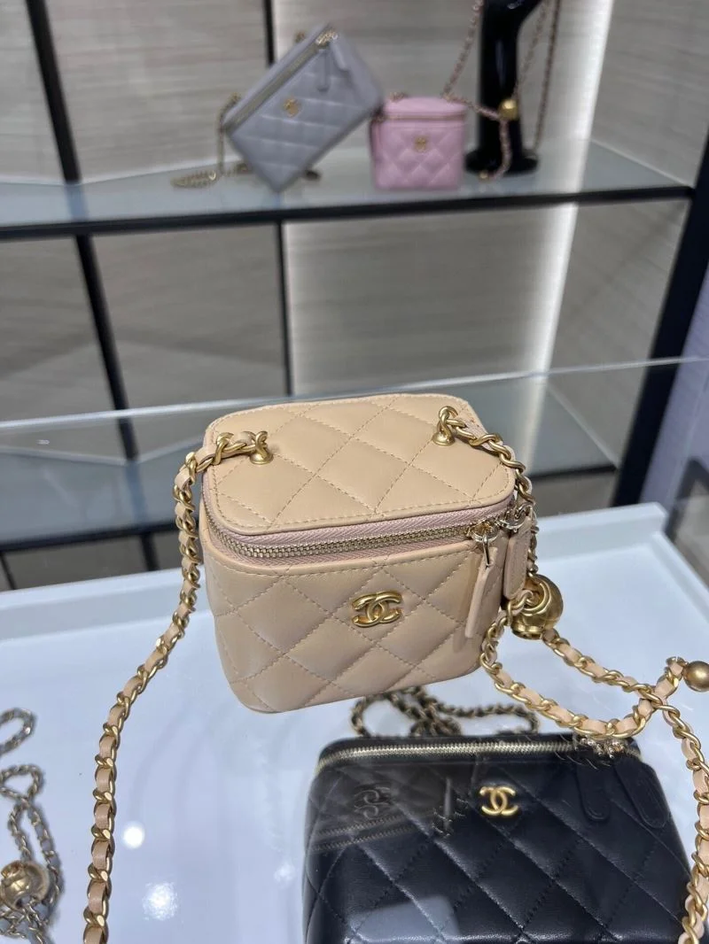 Elegant Chanel Cosmetic Bags 55027