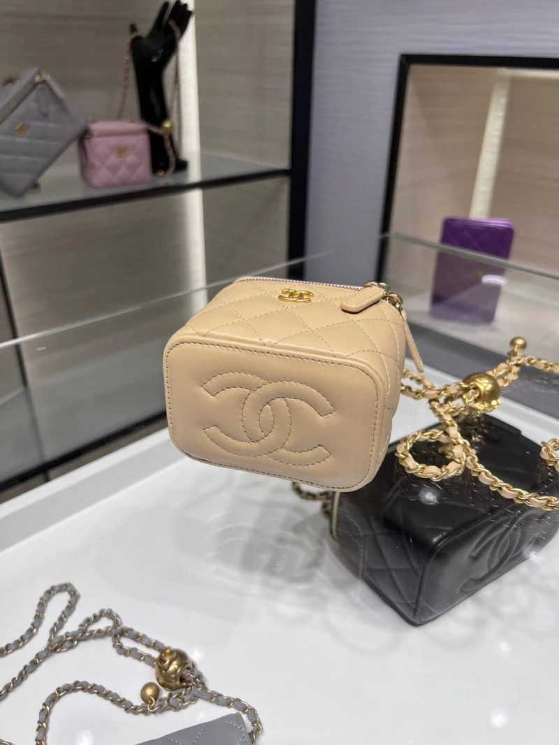 Elegant Chanel Cosmetic Bags 55027