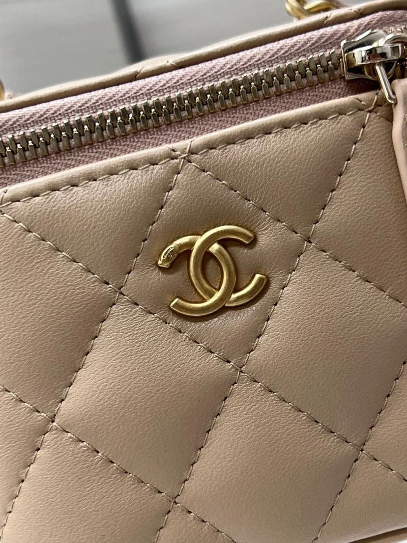 Elegant Chanel Cosmetic Bags 55027