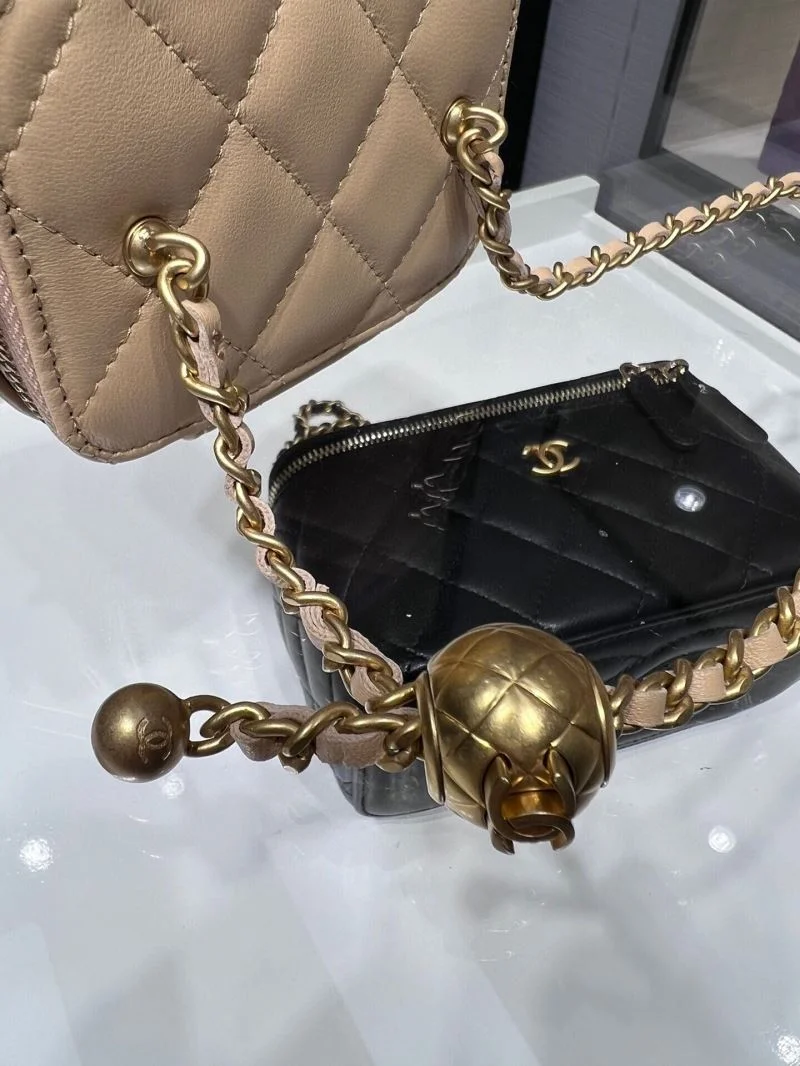 Elegant Chanel Cosmetic Bags 55027