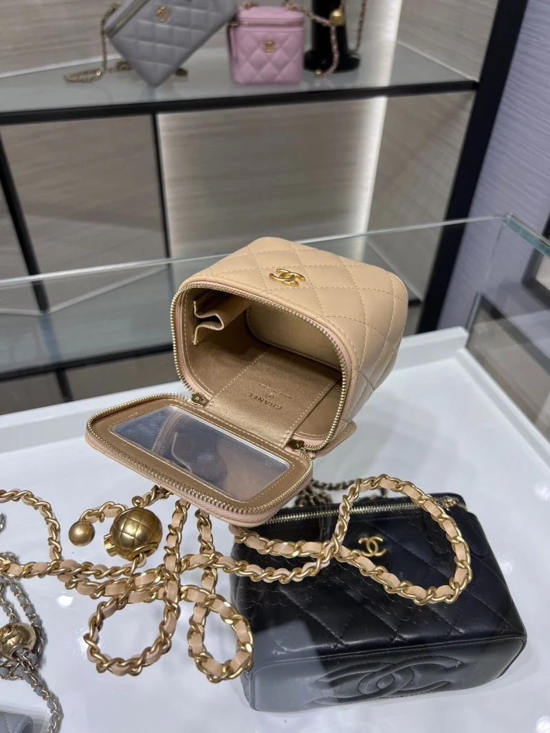 Elegant Chanel Cosmetic Bags 55027