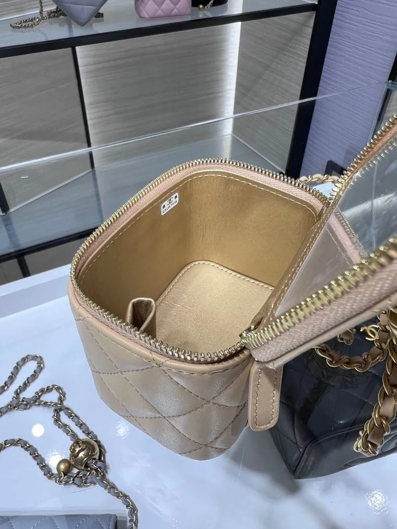 Elegant Chanel Cosmetic Bags 55027