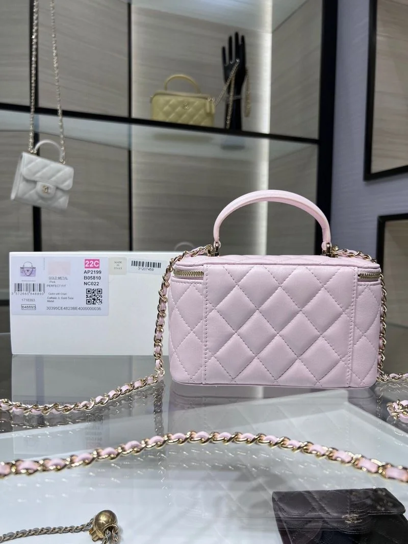 Trendsetting Chanel Cosmetic Bags 55037