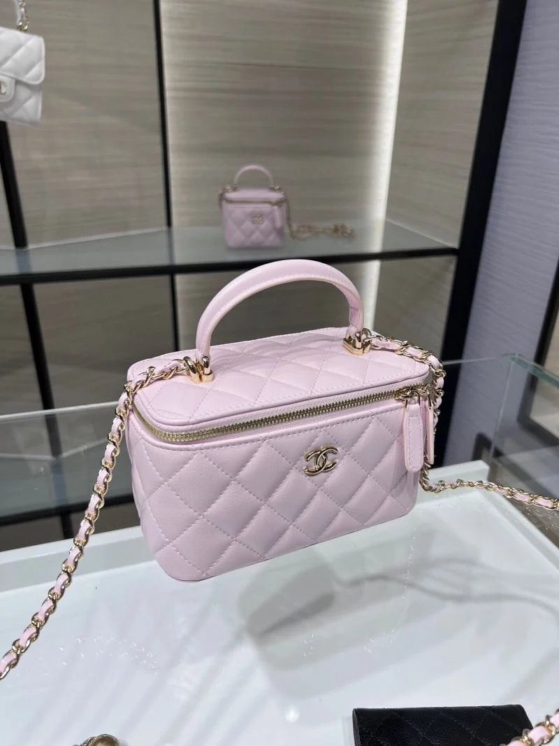 Trendsetting Chanel Cosmetic Bags 55037