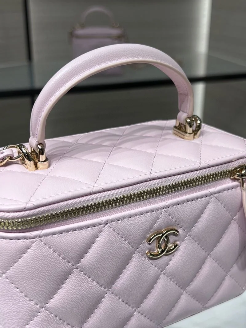Trendsetting Chanel Cosmetic Bags 55037
