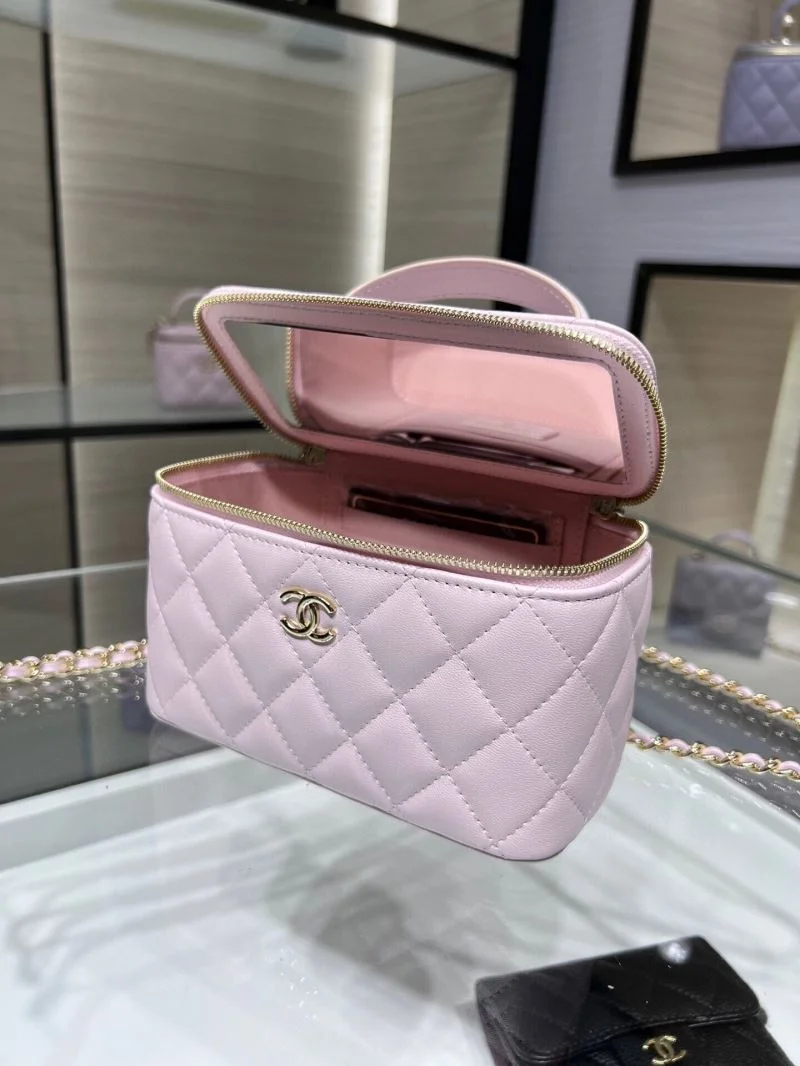 Trendsetting Chanel Cosmetic Bags 55037