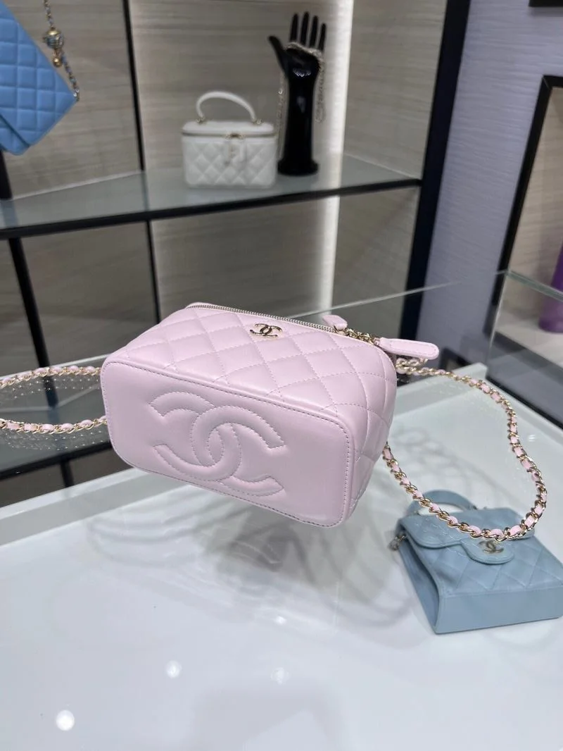 Trendsetting Chanel Cosmetic Bags 55037