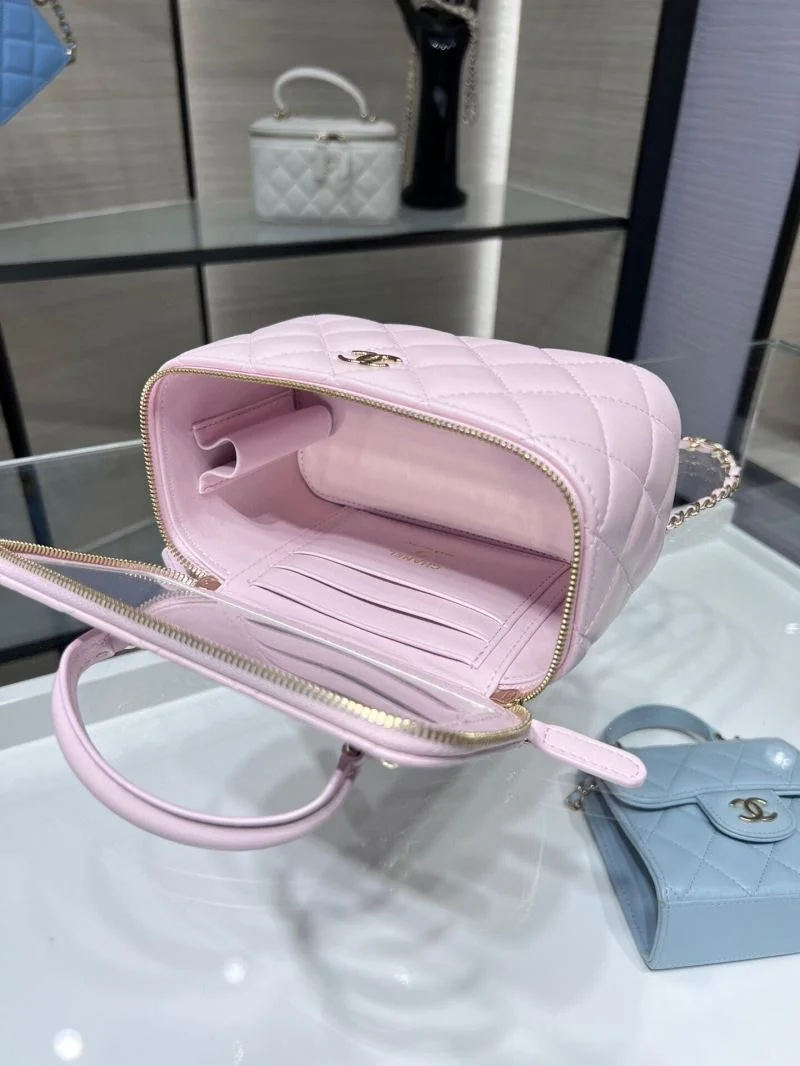 Trendsetting Chanel Cosmetic Bags 55037