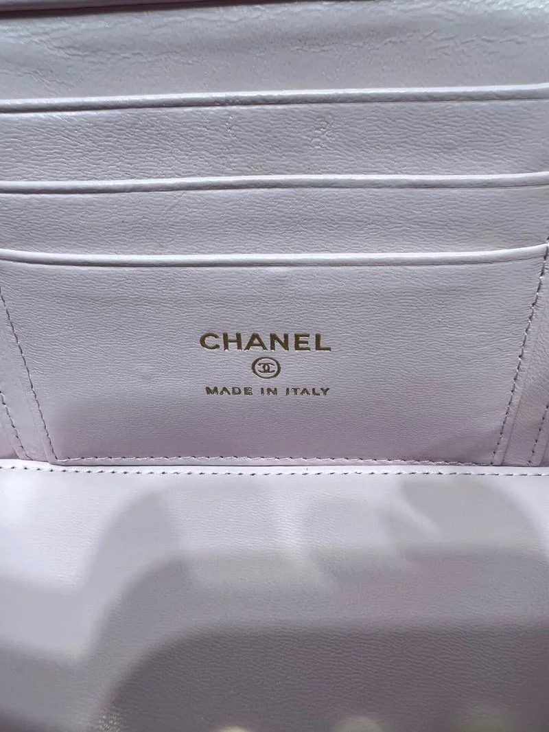 Trendsetting Chanel Cosmetic Bags 55037