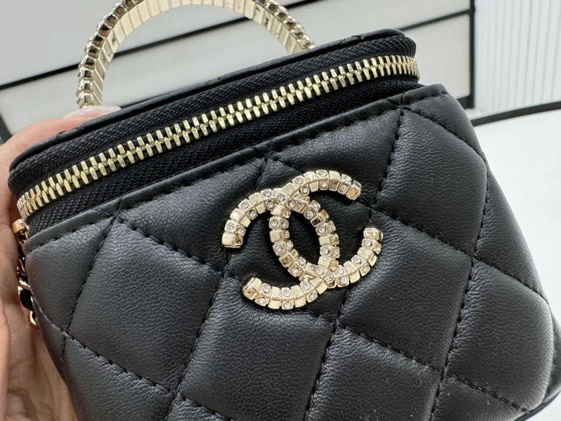 Chanel Cosmetic Bags Resilient 55038