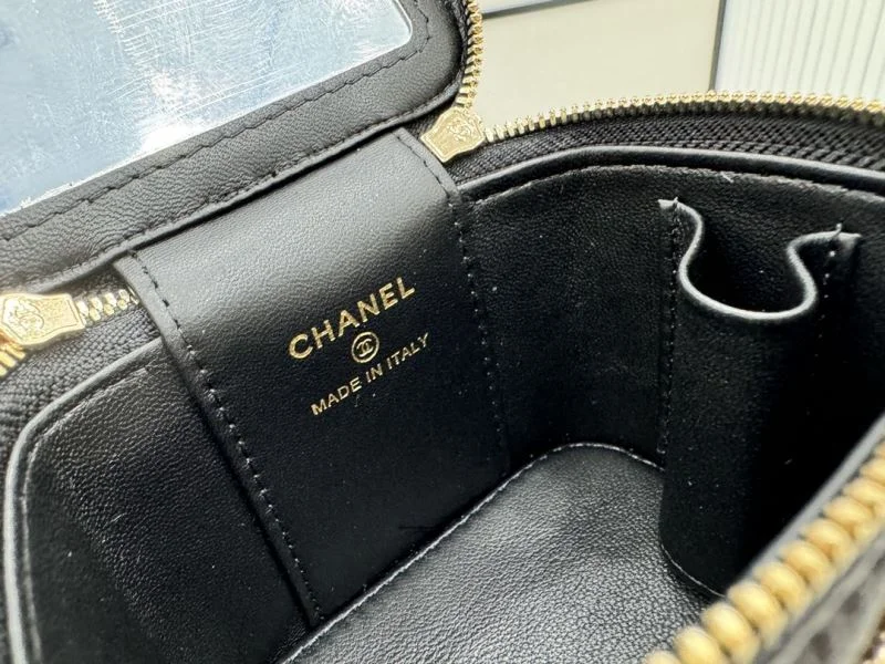 Chanel Cosmetic Bags Resilient 55038