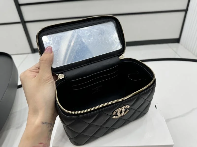 Chanel Cosmetic Bags Effortless 55016