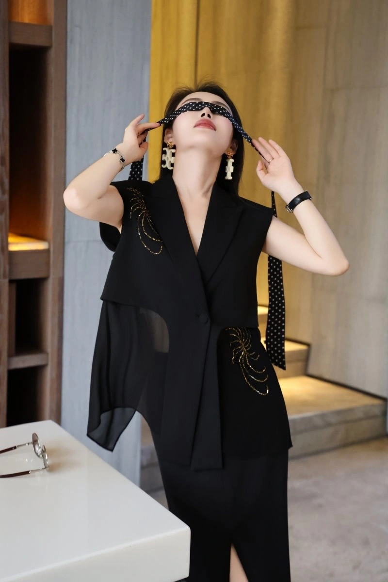 EyeCatching Chanel Dress Suits 109013