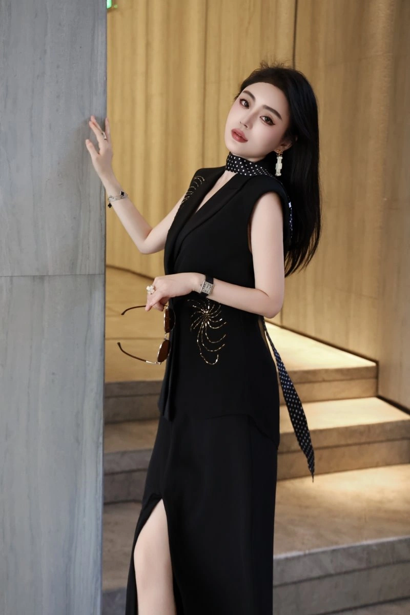 EyeCatching Chanel Dress Suits 109013