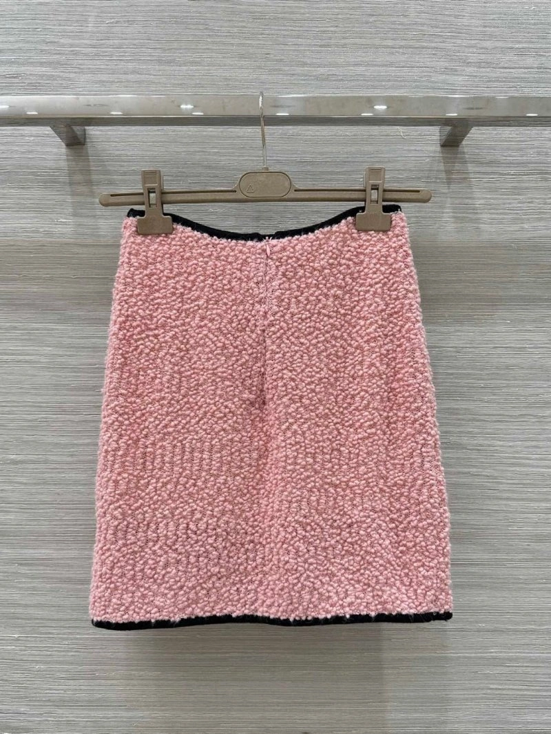 Compact Chanel Dress Suits 109000
