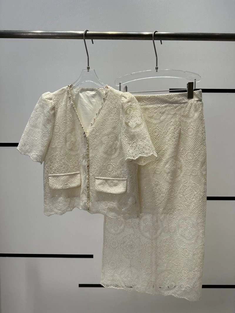 Lightweight Chanel Dress Suits 108983