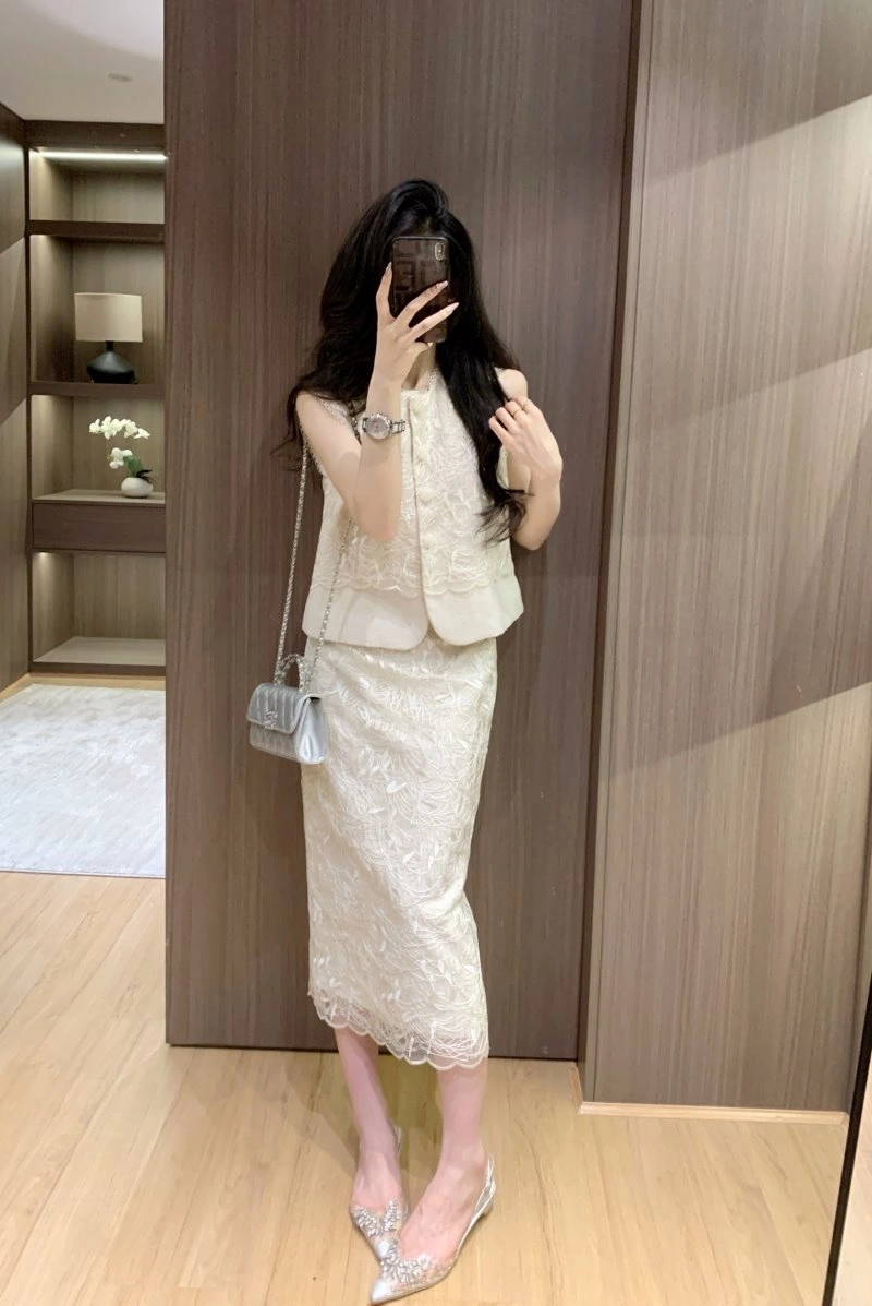 Packable Chanel Dress Suits 110732