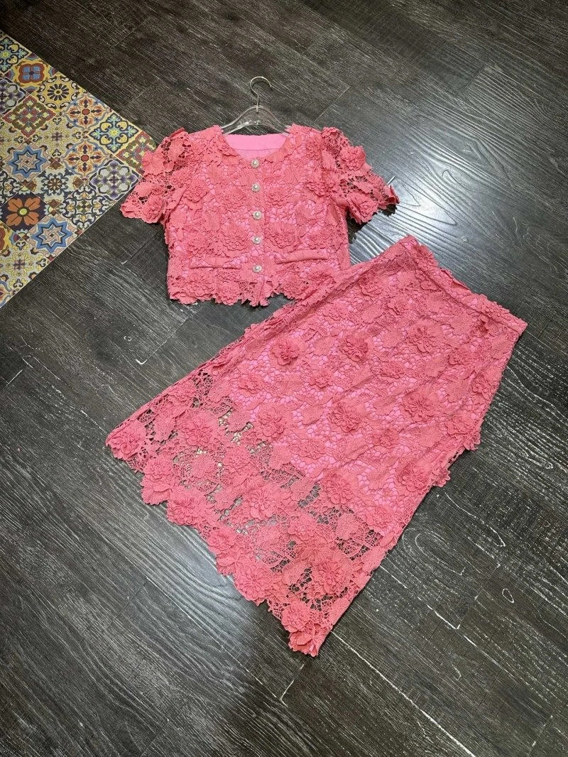 EyeCatching Chanel Dress Suits 110729