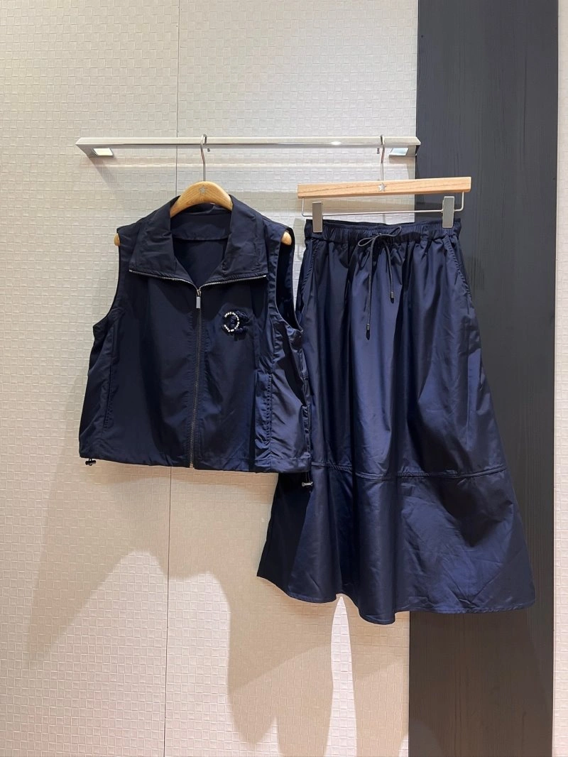 Unisex Chanel Dress Suits 108252