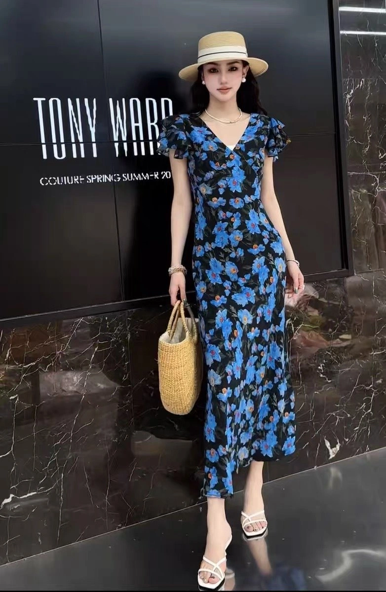 Breathable Chanel Dress 111049
