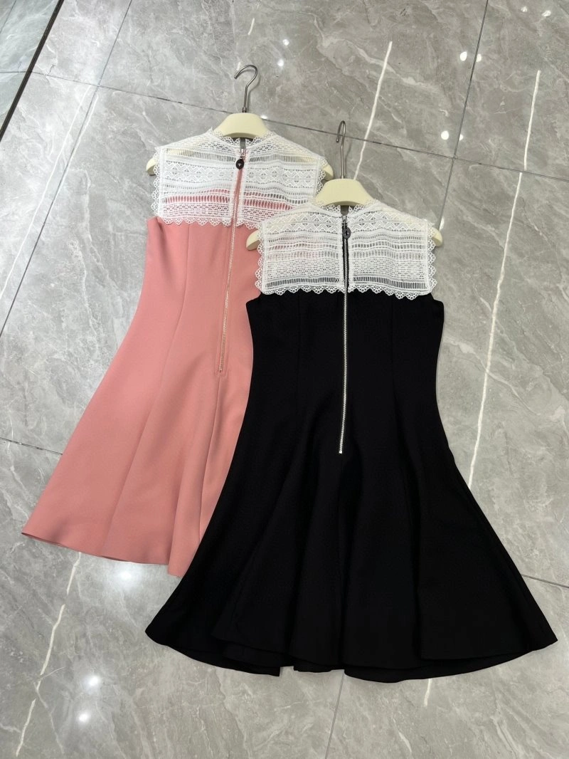Sophisticated Chanel Dress 111036