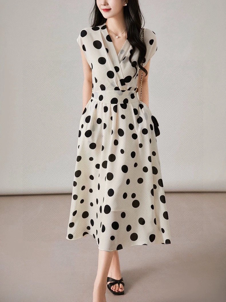 Elegant Chanel Dress 110901
