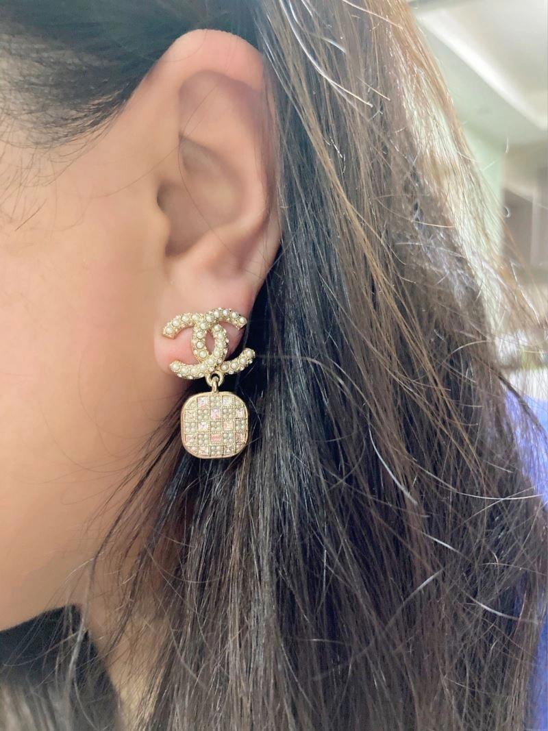 Premium Chanel Earrings 231366