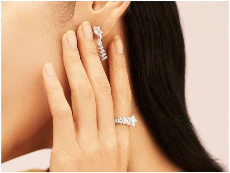 Flexible Chanel Earrings 231433
