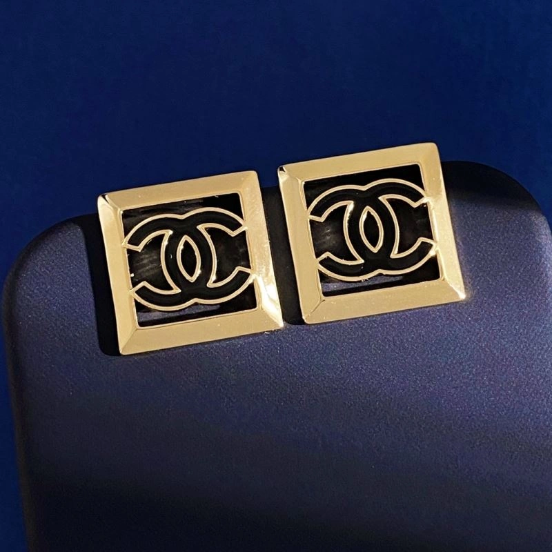 Chanel Earrings Compact 231353