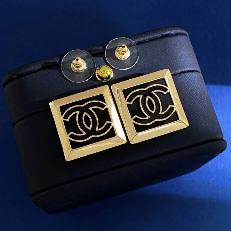 Chanel Earrings Compact 231353