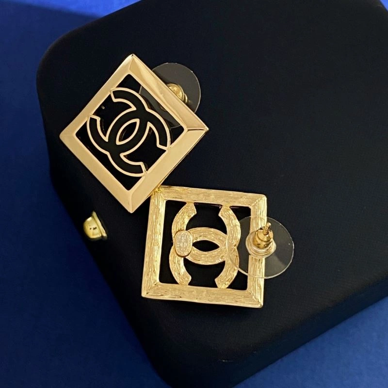 Chanel Earrings Compact 231353