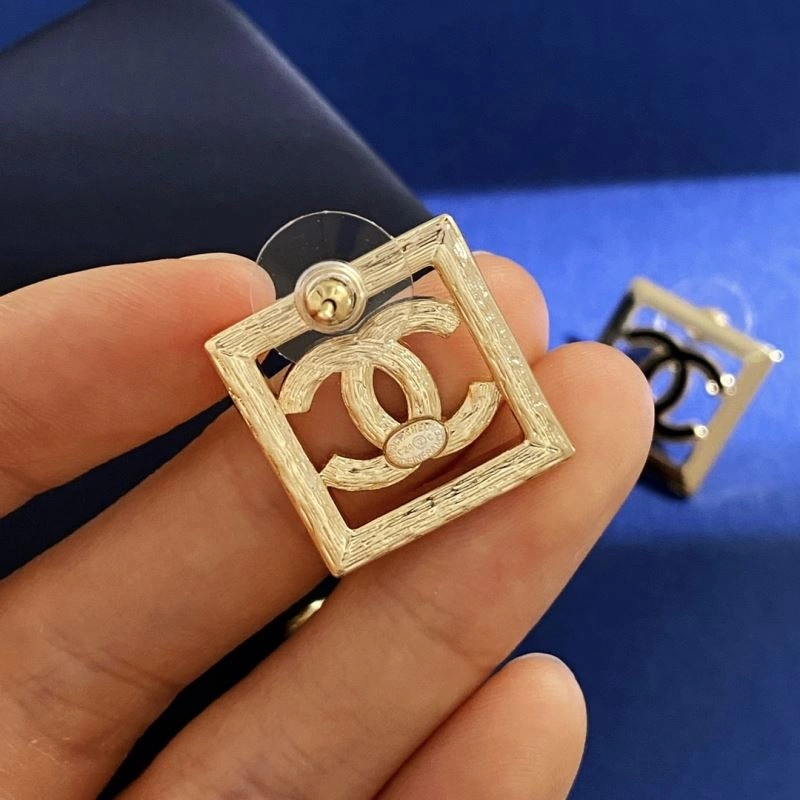 Chanel Earrings Compact 231353