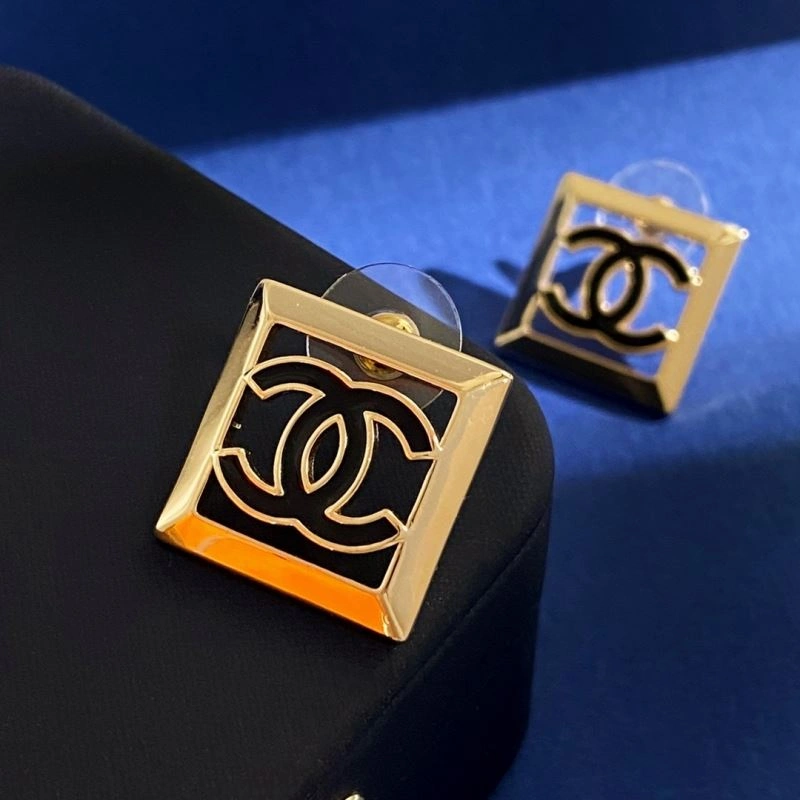 Chanel Earrings Compact 231353