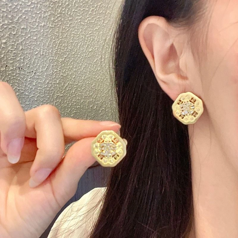Affordable Chanel Earrings 231317