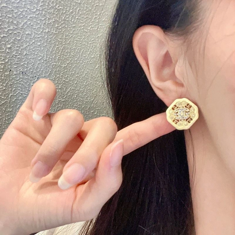 Affordable Chanel Earrings 231317