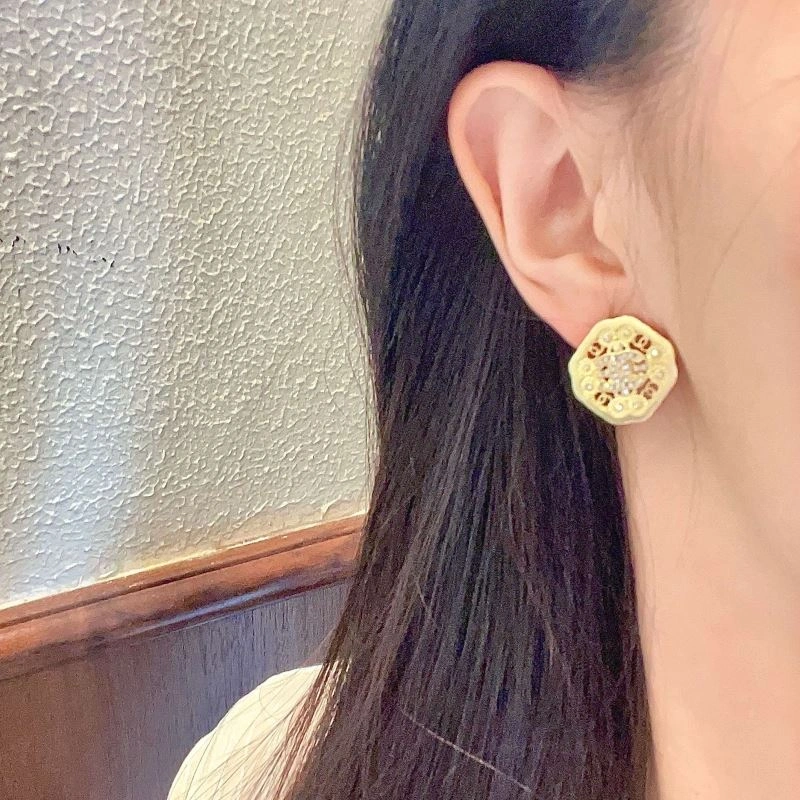 Affordable Chanel Earrings 231317